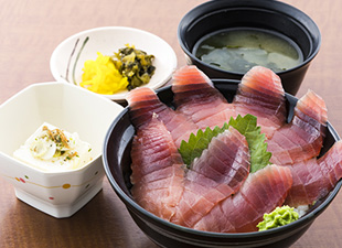 写真：まぐろ丼